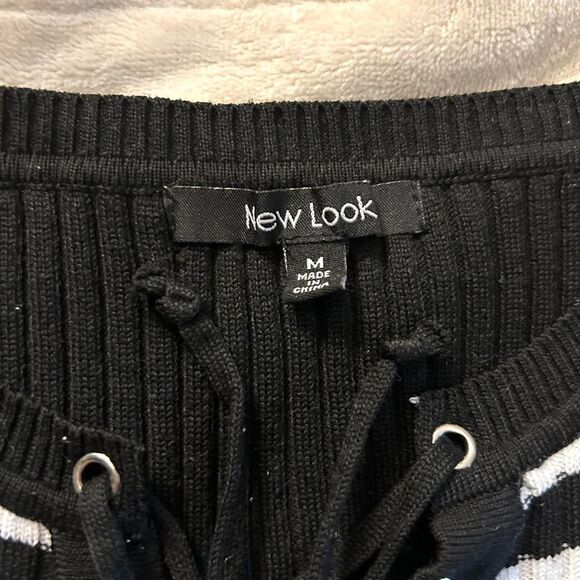 Black and White Striped Long-Sleeve Top - Picture 4 of 4